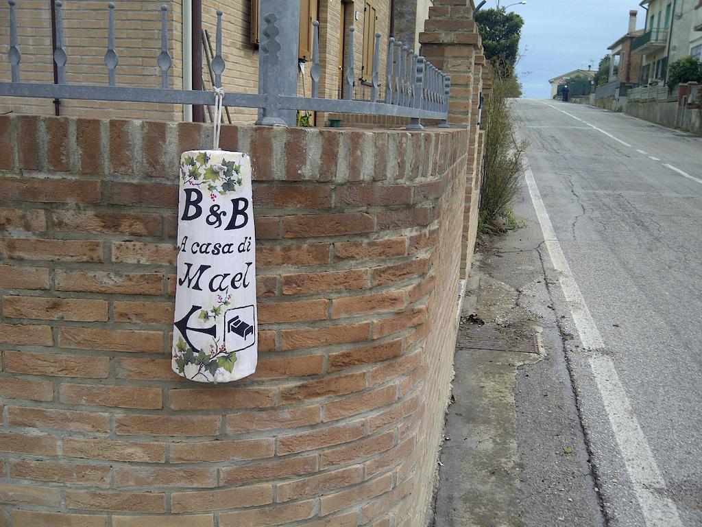 B&B A Casa Di Mael San Costanzo Buitenkant foto