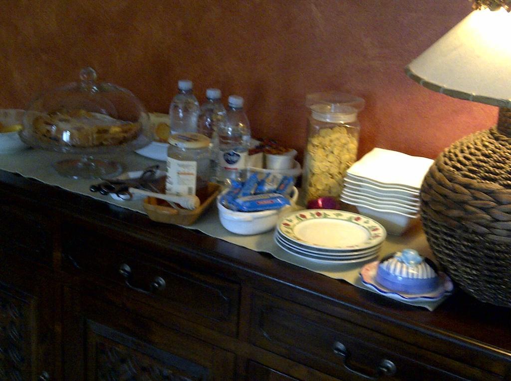 B&B A Casa Di Mael San Costanzo Buitenkant foto