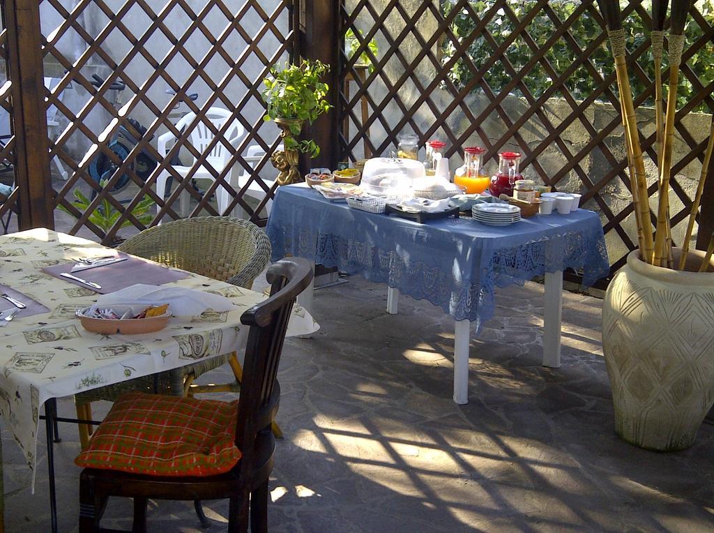 B&B A Casa Di Mael San Costanzo Buitenkant foto