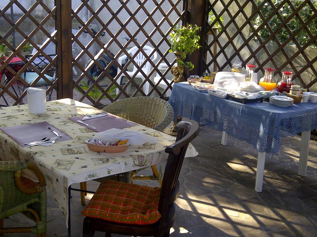 B&B A Casa Di Mael San Costanzo Buitenkant foto
